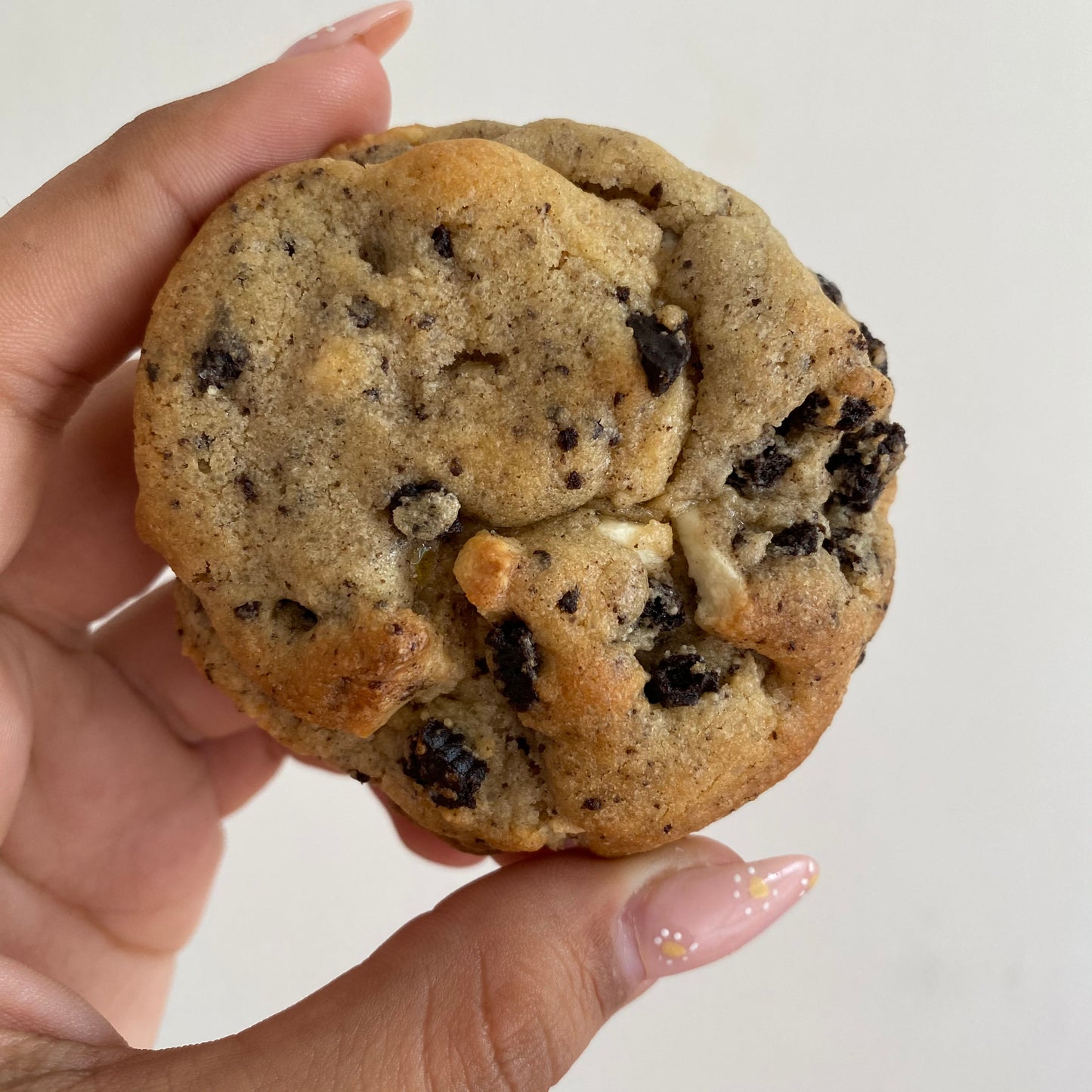 Cookies and cream cookie